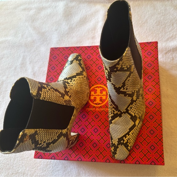 Banana Chelsea Boot 80MM - Picture 3 of 6